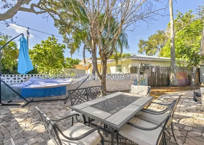 Apartment Pet Friendly 2b Games & Bbq - Walk To The Clearwater Beach