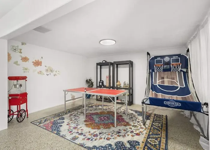 Pet Friendly 2b Games & Bbq - Walk To The Apartment *