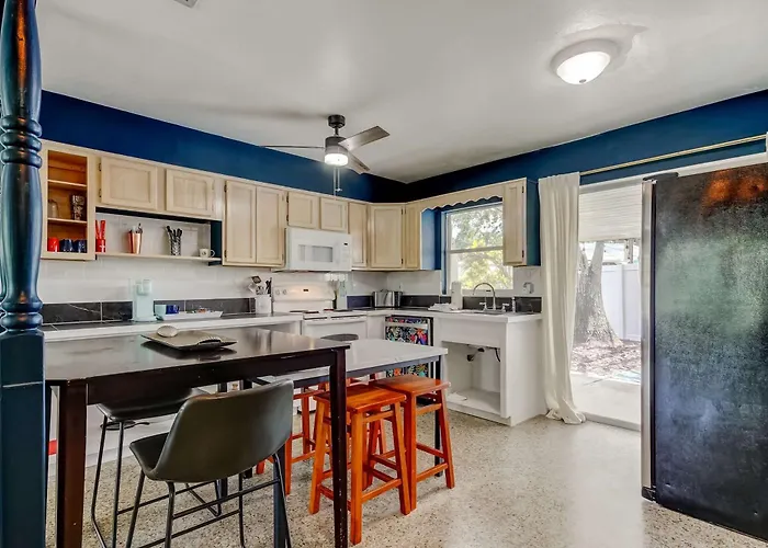 Pet Friendly 2b Games & Bbq - Walk To The Apartment *