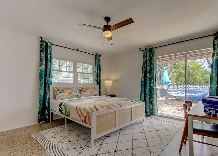 Pet Friendly 2b Games & Bbq - Walk To The * Clearwater Beach